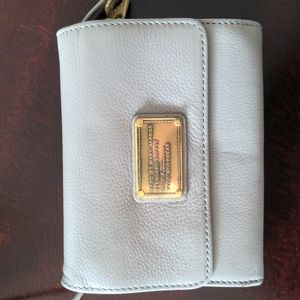 Small beige Marc Jacobs cross body purse